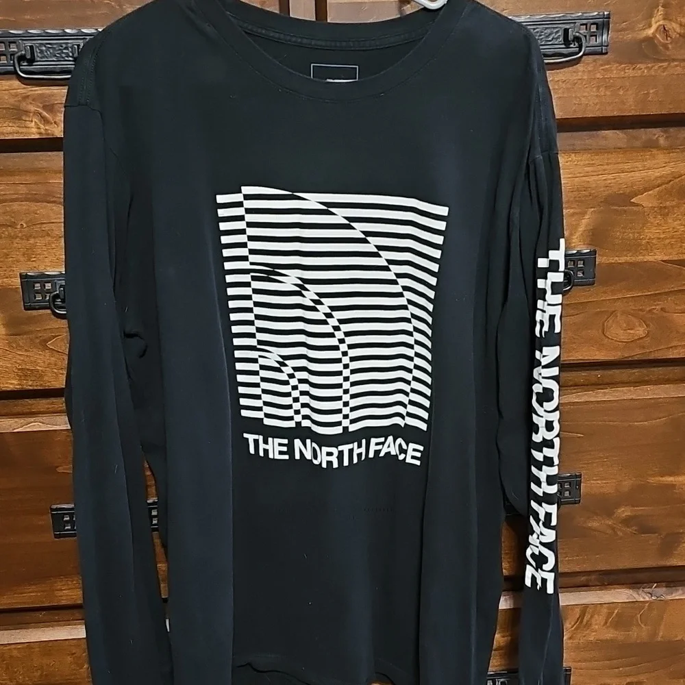 The North Face Optical Illusion Logo Shirt - Picture 1 of 8